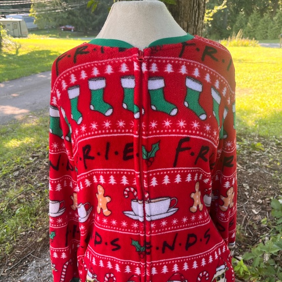 FRIENDS RED HOLIDAY ADULT SLEEPWEAR 2X FOOTLESS - Picture 2 of 11